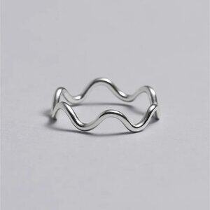Delicate Wave Round Ring